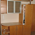 egyedi konyhabűtor bükkből, mahagóniból és aluminiumból - hűtő