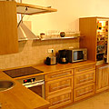 modern egyedi konyhabútor tömör tölgyfából - oldalról